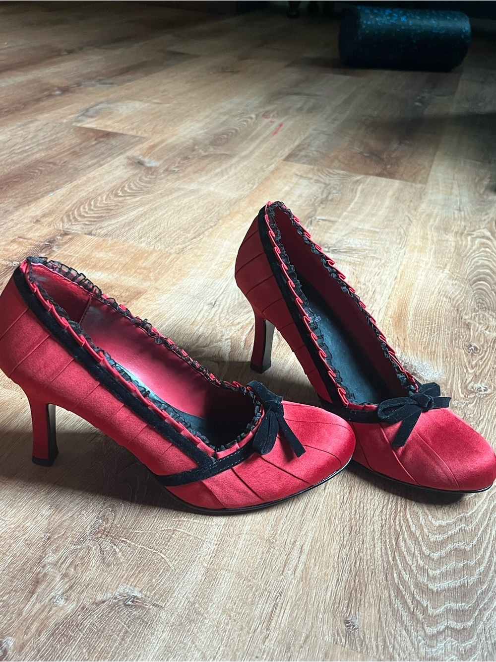 Red satin high heels with black trim and bow Unlisted Kenneth Cole Red Satin Pum